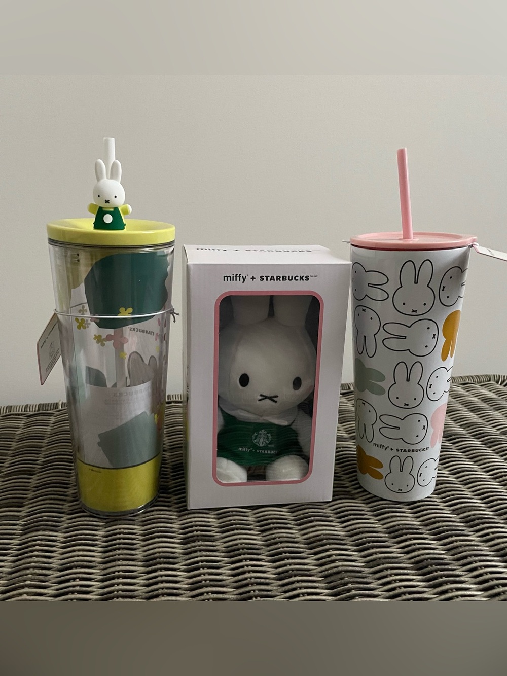 Miffy + Starbucks Lot
Plush 
Stainless steel Tumbler
Acrylic tumbler